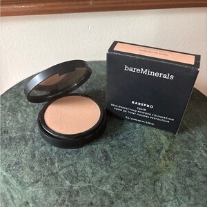 bareMinerals BAREPRO Powder Foundation - Medium 30 Cool